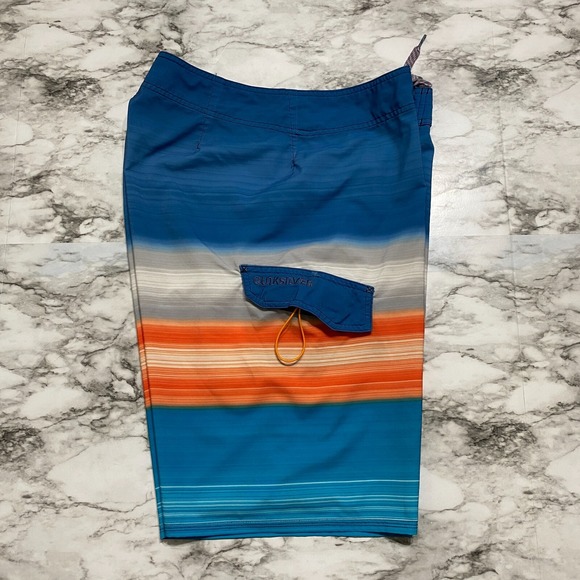 Quicksilver Mens Board Shorts Size 33 Multicolor One Cargo Pocket Drawstring - Picture 1 of 10